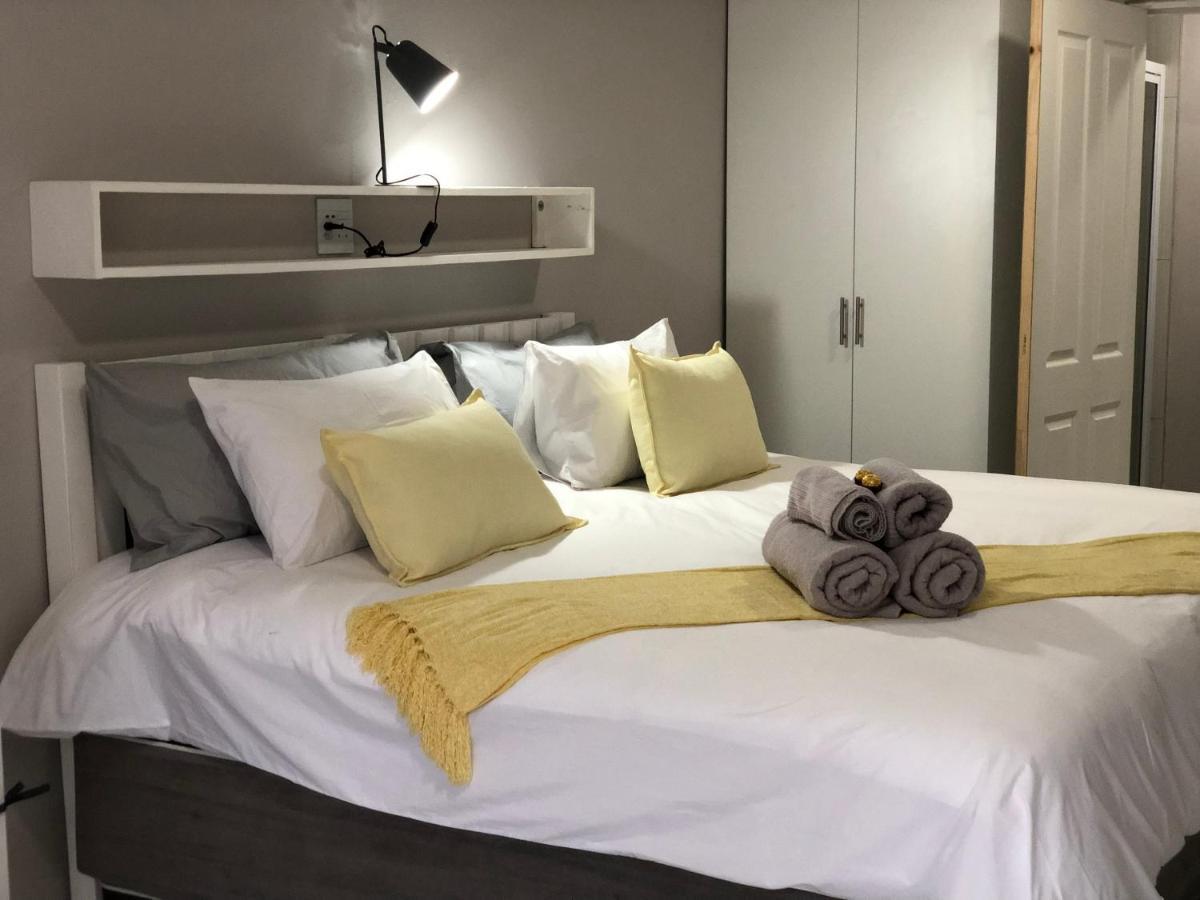 Second Best Accommodation อีสต์ลอนดอน ภายนอก รูปภาพ